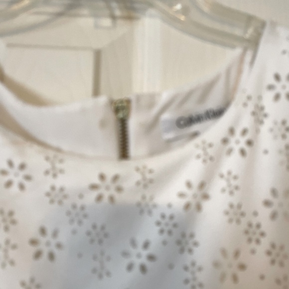 Calvin Klein white top size Medium - Picture 3 of 4